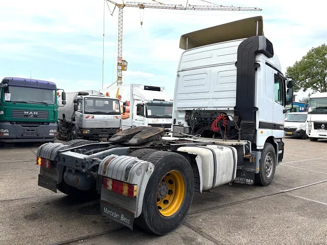 Mercedes-Benz Actros 1840 LS (MP1) (EPS WITH CLUTCH (3 PEDALS) / RETARDER / ROOF SPOILER / ETC.) - Vlačilec: slika 3 Mercedes-Benz Actros 1840 LS (MP1) (EPS WITH CLUTCH (3 PEDALS) / RETARDER / ROOF SPOILER / ETC.) - Vlačilec: slika 3