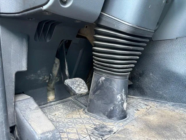 Vlačilec Mercedes-Benz Actros 1846 LS (MP2) (EPS WITH CLUTCH / RETARDER / 3-PEDALS/ AIRCONDITIONING / ETC): slika 8 Vlačilec Mercedes-Benz Actros 1846 LS (MP2) (EPS WITH CLUTCH / RETARDER / 3-PEDALS/ AIRCONDITIONING / ETC): slika 8