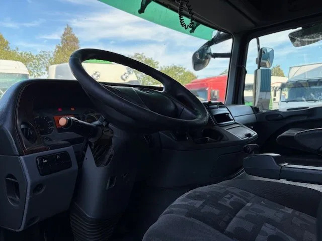 Vlačilec Mercedes-Benz Actros 1846 LS (MP2) (EPS WITH CLUTCH / RETARDER / 3-PEDALS/ AIRCONDITIONING / ETC): slika 7 Vlačilec Mercedes-Benz Actros 1846 LS (MP2) (EPS WITH CLUTCH / RETARDER / 3-PEDALS/ AIRCONDITIONING / ETC): slika 7