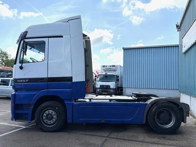 Mercedes-Benz Actros 1857 LS (MP1) MEGASPACE (EPS WITH CLUTCH (3-PEDALS) / RETARDER / REDUCTION AXLE / AIRCONDITIONING) - Vlačilec: slika 5 Mercedes-Benz Actros 1857 LS (MP1) MEGASPACE (EPS WITH CLUTCH (3-PEDALS) / RETARDER / REDUCTION AXLE / AIRCONDITIONING) - Vlačilec: slika 5