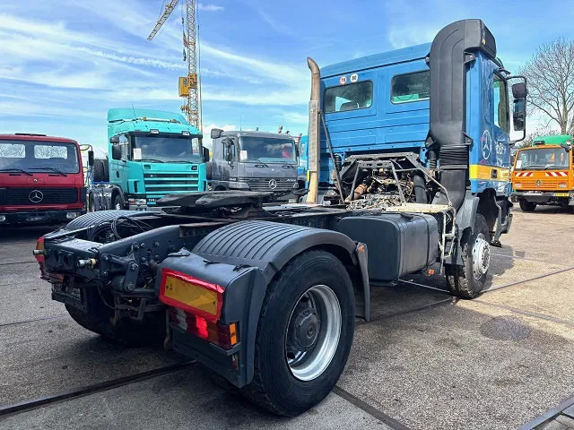 Mercedes-Benz Actros 2040 AS 4x4 FULL STEEL SUSPENSION (ZF16 MANUAL GEARBOX / FULL STEEL SUSPENSION / REDUCTION AXLES / AIRCONDITIONING) - Vlačilec: slika 3 Mercedes-Benz Actros 2040 AS 4x4 FULL STEEL SUSPENSION (ZF16 MANUAL GEARBOX / FULL STEEL SUSPENSION / REDUCTION AXLES / AIRCONDITIONING) - Vlačilec: slika 3