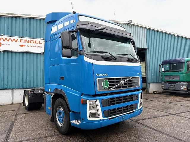 Volvo FH 400 GLOBETROTTER (VIN: 7B446149 / I-SHIFT / ADR-VLG / AIRCONDITIONING / COMPLETE SPOILERSET ON CABIN) - Vlačilec: slika 2 Volvo FH 400 GLOBETROTTER (VIN: 7B446149 / I-SHIFT / ADR-VLG / AIRCONDITIONING / COMPLETE SPOILERSET ON CABIN) - Vlačilec: slika 2
