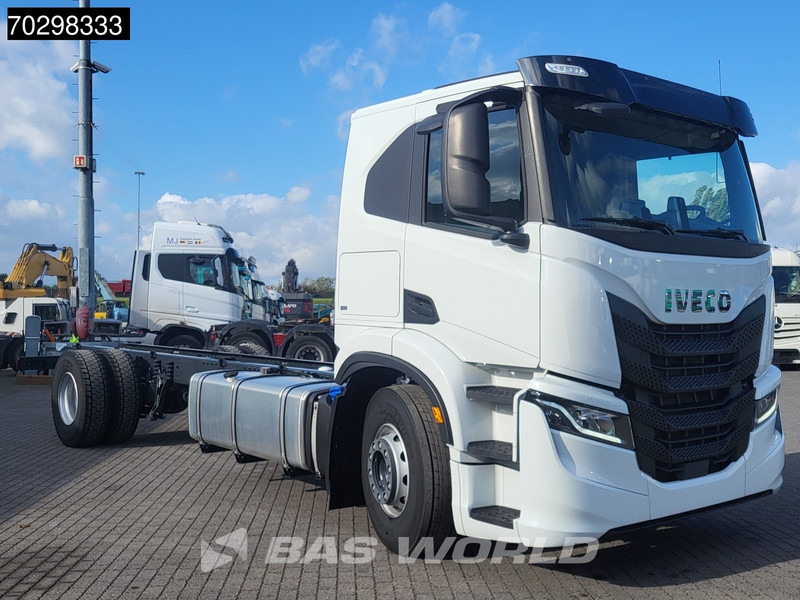 Iveco S-Way 340 4X2 NEW! Chassis Automatic Navi LED Euro 6 - Tovornjak-šasija: slika 3 Iveco S-Way 340 4X2 NEW! Chassis Automatic Navi LED Euro 6 - Tovornjak-šasija: slika 3
