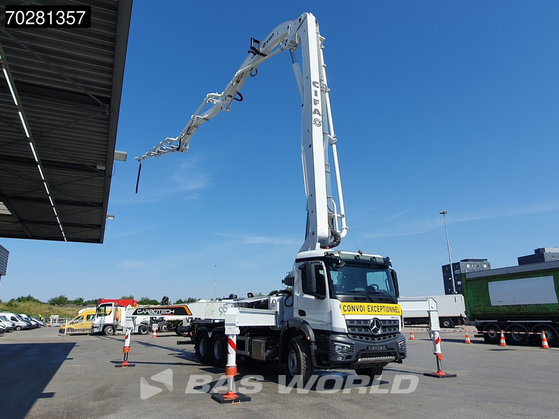 Mercedes-Benz Arocs 3343 6X4 CIFA K40H Carbotech Pump 5 arm Big-Axle Navi Euro 6 - Črpalka za beton: slika 3 Mercedes-Benz Arocs 3343 6X4 CIFA K40H Carbotech Pump 5 arm Big-Axle Navi Euro 6 - Črpalka za beton: slika 3