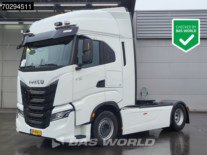 Iveco S-Way 490 4X2 NL-Truck 2xTanks Standklima ACC Navi Euro 6 - Vlačilec: slika 1 Iveco S-Way 490 4X2 NL-Truck 2xTanks Standklima ACC Navi Euro 6 - Vlačilec: slika 1