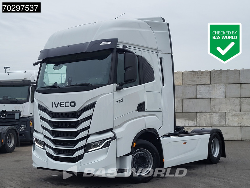 Iveco S-Way 580 4X2 NEW! 2x Tanks Standklima Navi ACC LED Euro 6 - Vlačilec: slika 1 Iveco S-Way 580 4X2 NEW! 2x Tanks Standklima Navi ACC LED Euro 6 - Vlačilec: slika 1