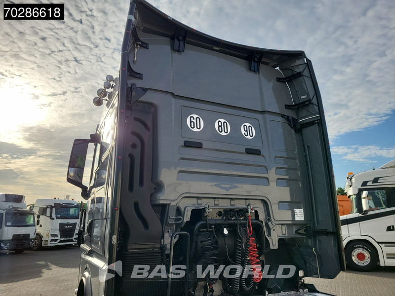 MAN TGX 18.520 4X2 Individual Lion S! GX Retarder Full-Air 2x Tanks Navi LED ACC Euro 6 - Vlačilec: slika 3 MAN TGX 18.520 4X2 Individual Lion S! GX Retarder Full-Air 2x Tanks Navi LED ACC Euro 6 - Vlačilec: slika 3