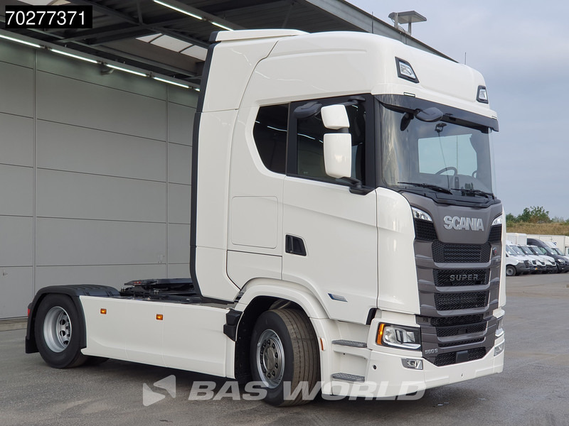 Scania S560 4X2 NEW! Retarder Full-Air 2xTanks Standklima Navi ACC LED Euro 6 - Vlačilec: slika 3 Scania S560 4X2 NEW! Retarder Full-Air 2xTanks Standklima Navi ACC LED Euro 6 - Vlačilec: slika 3