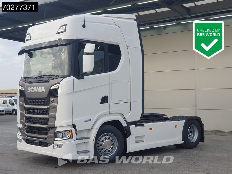 Scania S560 4X2 NEW! Retarder Full-Air 2xTanks Standklima Navi ACC LED Euro 6 - Vlačilec: slika 1 Scania S560 4X2 NEW! Retarder Full-Air 2xTanks Standklima Navi ACC LED Euro 6 - Vlačilec: slika 1