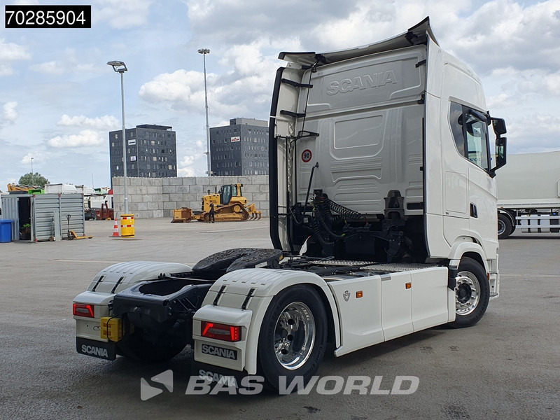 Scania S770 4X2 Full-Air Retarder 2x Tanks Standklima Alcoa's Leather - Vlačilec: slika 5 Scania S770 4X2 Full-Air Retarder 2x Tanks Standklima Alcoa's Leather - Vlačilec: slika 5