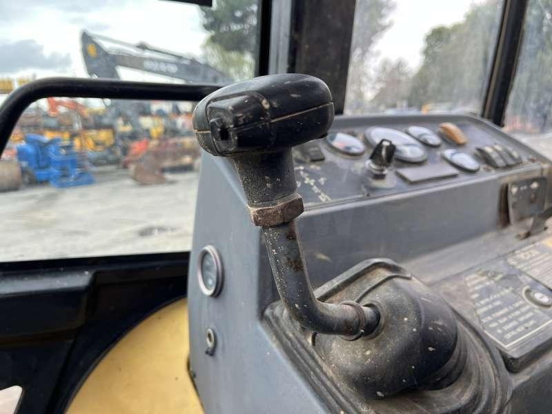 Bager nakladalec Caterpillar 428C: slika 42