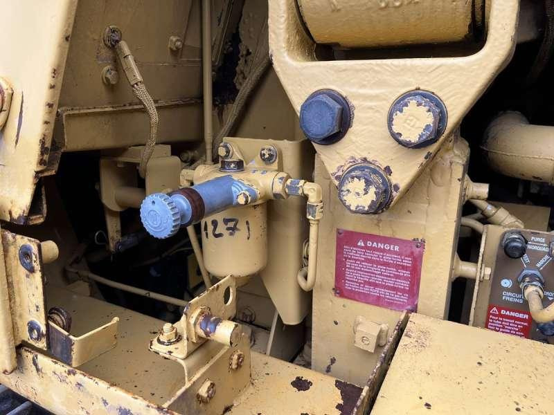 Nakladalec goseničar Caterpillar 953: slika 38
