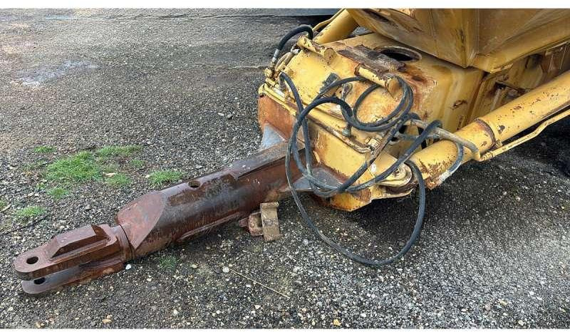 Caterpillar D250B - Kiper prikolica: slika 5 Caterpillar D250B - Kiper prikolica: slika 5