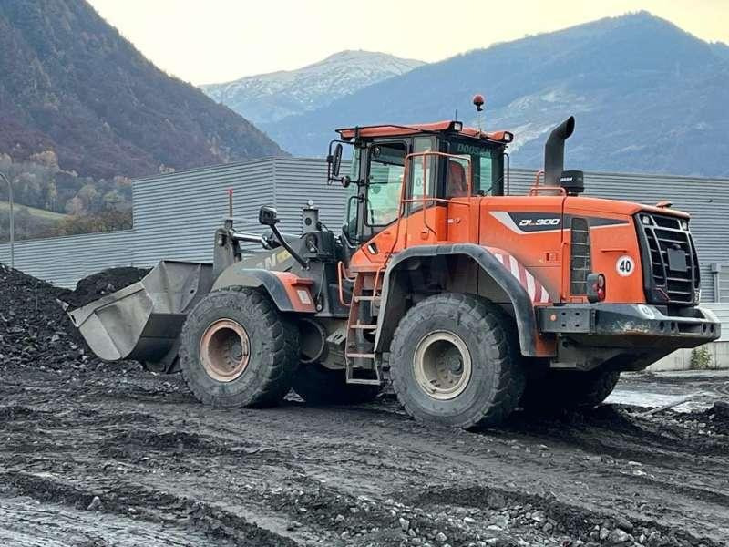 Doosan DL300 - Kolesni nakladalec: slika 1 Doosan DL300 - Kolesni nakladalec: slika 1