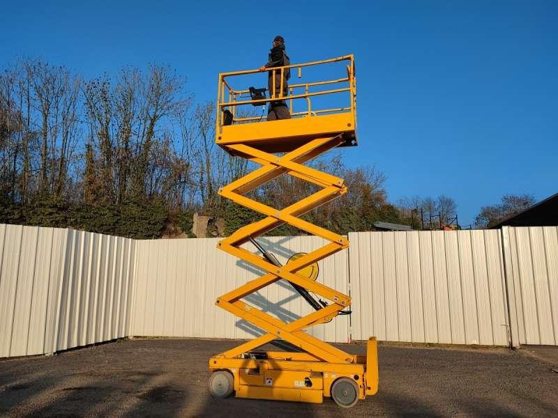 Haulotte CISEAUX COMPACT 10N - Vertikalni dvižni teleskop: slika 1 Haulotte CISEAUX COMPACT 10N - Vertikalni dvižni teleskop: slika 1
