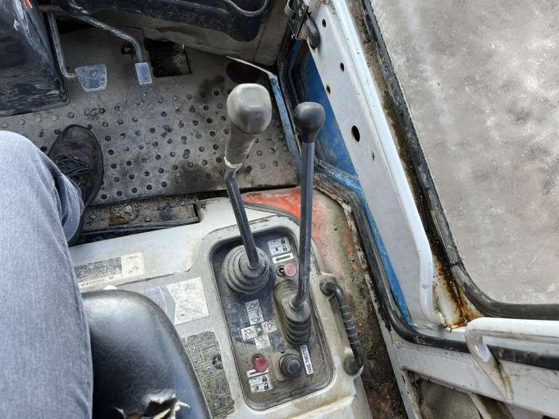 Bager nakladalec Kubota R520: slika 33