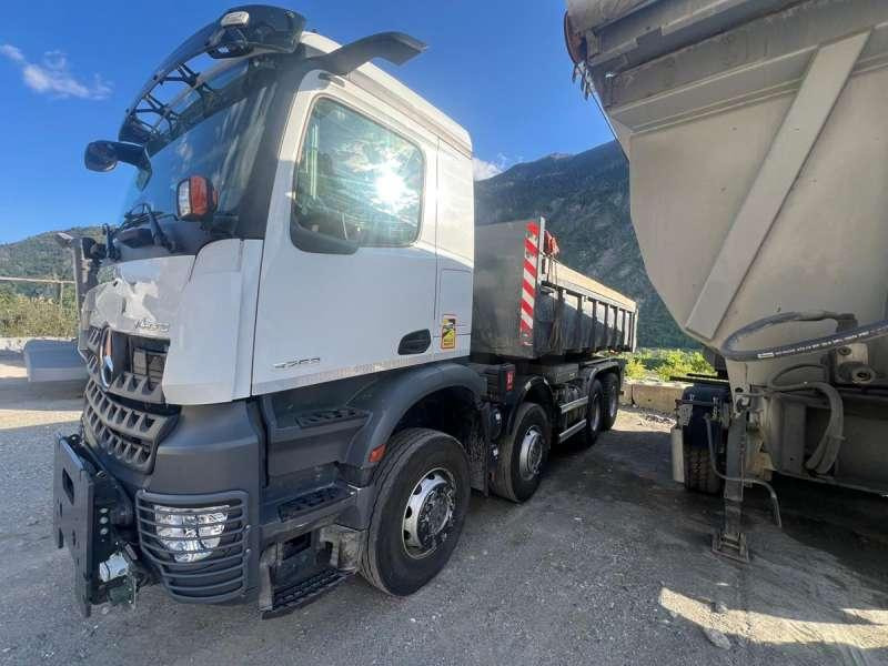 Mercedes AROCS 3253 8X4 - Tovornjak prekucnik: slika 2 Mercedes AROCS 3253 8X4 - Tovornjak prekucnik: slika 2