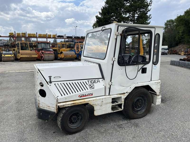 TAYLOR-DUNN TC-40 - Traktor: slika 3 TAYLOR-DUNN TC-40 - Traktor: slika 3