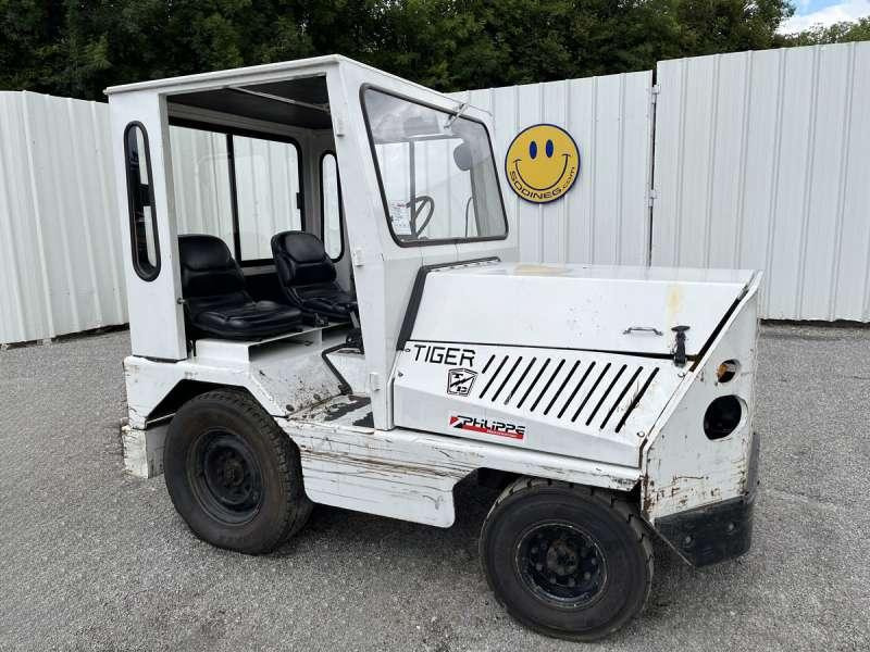 TAYLOR-DUNN TC-40 - Traktor: slika 1 TAYLOR-DUNN TC-40 - Traktor: slika 1