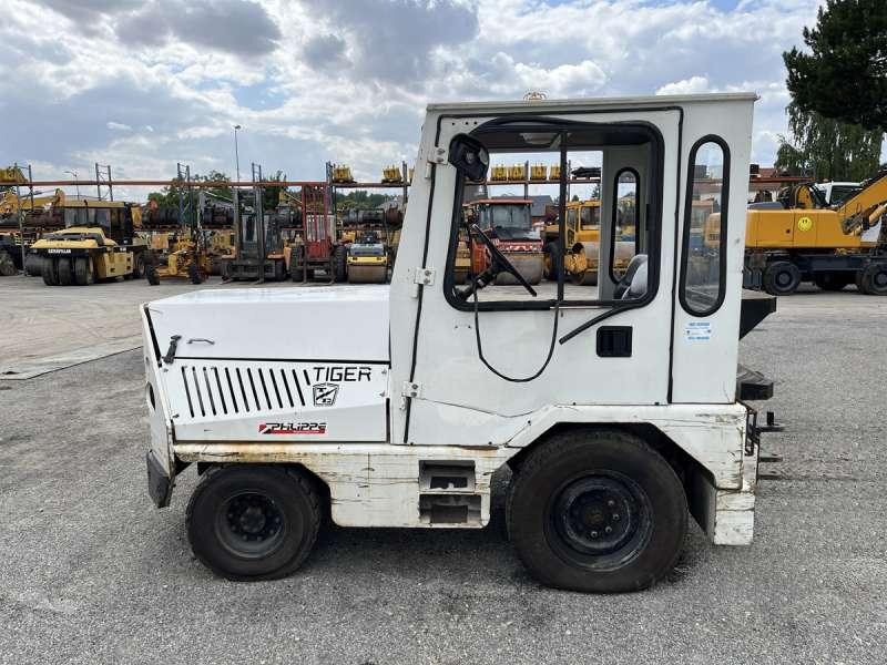 TAYLOR-DUNN TC-40 - Traktor: slika 4 TAYLOR-DUNN TC-40 - Traktor: slika 4