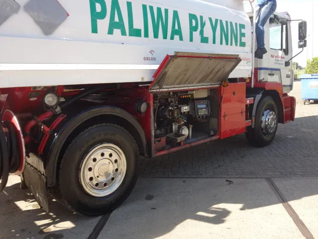 MAN 19-264 manual fuelpump 13500 liter,6 cil - Tovornjak cisterna: slika 3 MAN 19-264 manual fuelpump 13500 liter,6 cil - Tovornjak cisterna: slika 3