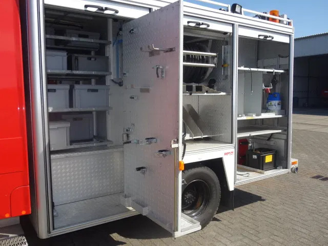 MAN LE 220C GODIVA POMP 2000 LITER TANK,MANUAL GEARBOX - Gasilsko vozilo: slika 3 MAN LE 220C GODIVA POMP 2000 LITER TANK,MANUAL GEARBOX - Gasilsko vozilo: slika 3