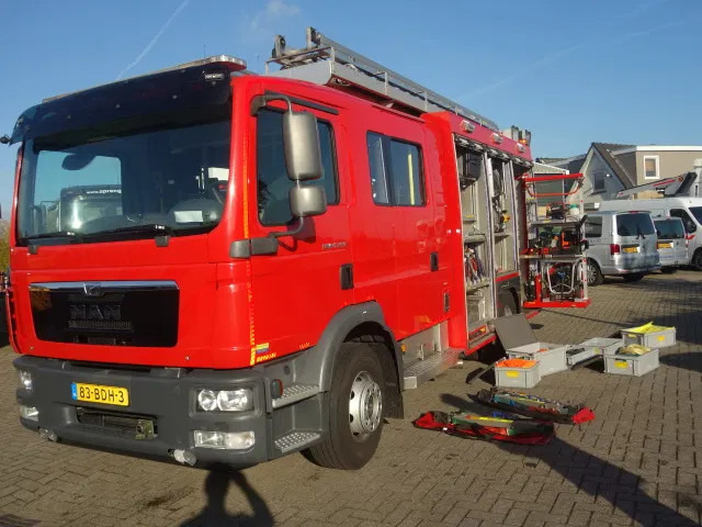 MAN TGM 15.250 FIRE TRUCK,2000 LITER TANK, FOAM TANK, AIRCO,WITH EQUIPMENT - Gasilsko vozilo: slika 1 MAN TGM 15.250 FIRE TRUCK,2000 LITER TANK, FOAM TANK, AIRCO,WITH EQUIPMENT - Gasilsko vozilo: slika 1