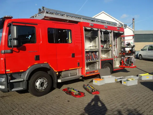 MAN TGM 15.250 FIRE TRUCK,2000 LITER TANK, FOAM TANK, AIRCO,WITH EQUIPMENT - Gasilsko vozilo: slika 2 MAN TGM 15.250 FIRE TRUCK,2000 LITER TANK, FOAM TANK, AIRCO,WITH EQUIPMENT - Gasilsko vozilo: slika 2