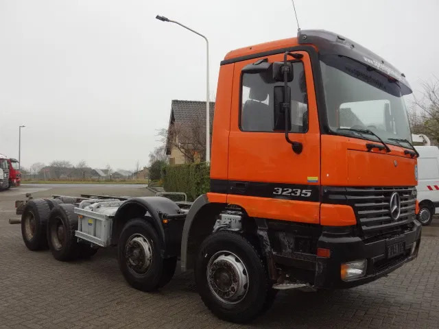 Mercedes-Benz Actros 3235 8x4 steelsprings,manual gearbox - Tovornjak-šasija: slika 1 Mercedes-Benz Actros 3235 8x4 steelsprings,manual gearbox - Tovornjak-šasija: slika 1