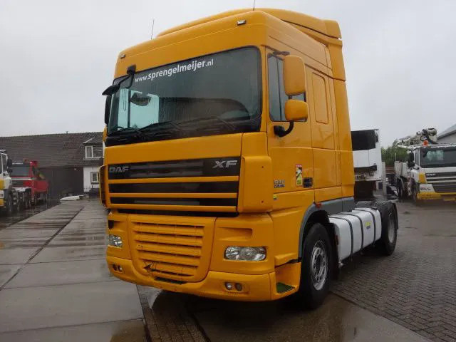 DAF XF 105.460 2 diesel tanken - Vlačilec: slika 2 DAF XF 105.460 2 diesel tanken - Vlačilec: slika 2