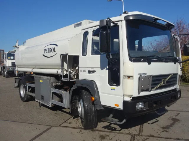 Volvo FL 240 220PK 12000 LITER STEELSPRINGS - Tovornjak cisterna: slika 1 Volvo FL 240 220PK 12000 LITER STEELSPRINGS - Tovornjak cisterna: slika 1