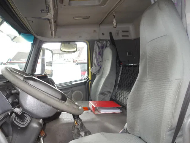 Volvo FM 12 18500liter tank,AIRCO,MANUAL GEARBOX - Tovornjak cisterna: slika 5 Volvo FM 12 18500liter tank,AIRCO,MANUAL GEARBOX - Tovornjak cisterna: slika 5