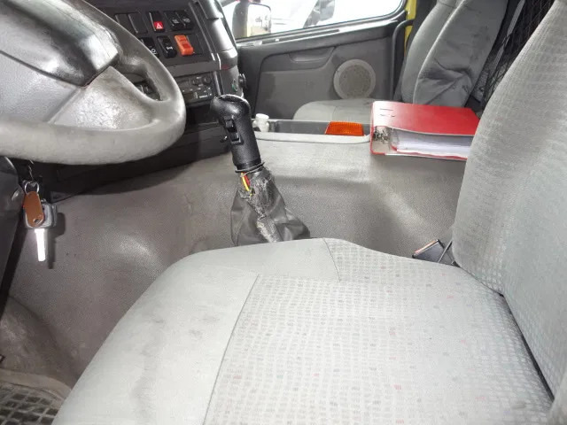 Volvo FM 12 18500liter tank,AIRCO,MANUAL GEARBOX - Tovornjak cisterna: slika 3 Volvo FM 12 18500liter tank,AIRCO,MANUAL GEARBOX - Tovornjak cisterna: slika 3