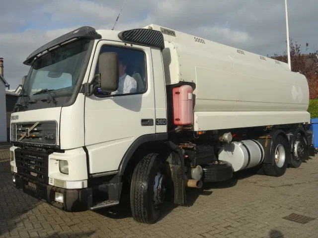 Volvo FM 360 18000 LITER,MANUALPOMP,MANUALCOUNTER - Tovornjak cisterna: slika 2 Volvo FM 360 18000 LITER,MANUALPOMP,MANUALCOUNTER - Tovornjak cisterna: slika 2