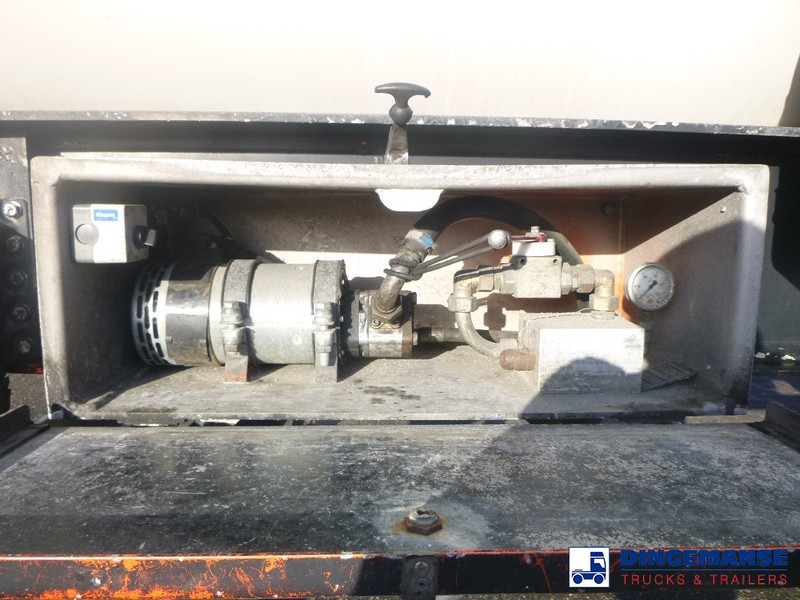 Feldbinder Powder tank alu 63 m3 (tipping) - Polprikolica cisterna: slika 5 Feldbinder Powder tank alu 63 m3 (tipping) - Polprikolica cisterna: slika 5