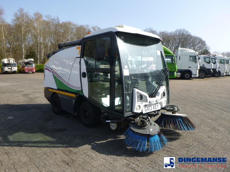 Johnston C202 compact street sweeper - Vozilo za pometanje: slika 2 Johnston C202 compact street sweeper - Vozilo za pometanje: slika 2