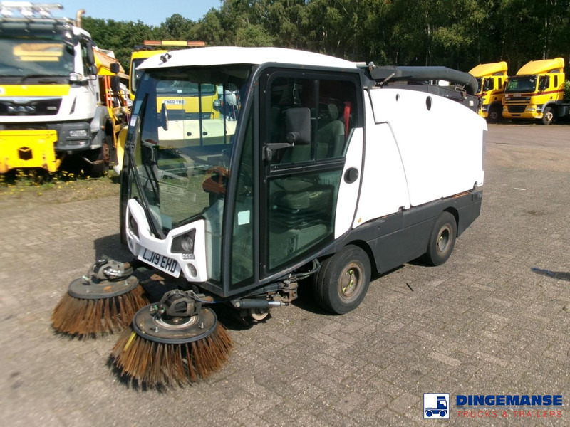 Johnston C202 compact street sweeper - Vozilo za pometanje: slika 1 Johnston C202 compact street sweeper - Vozilo za pometanje: slika 1
