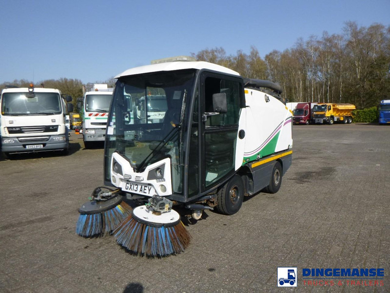 Johnston C202 compact street sweeper - Vozilo za pometanje: slika 1 Johnston C202 compact street sweeper - Vozilo za pometanje: slika 1