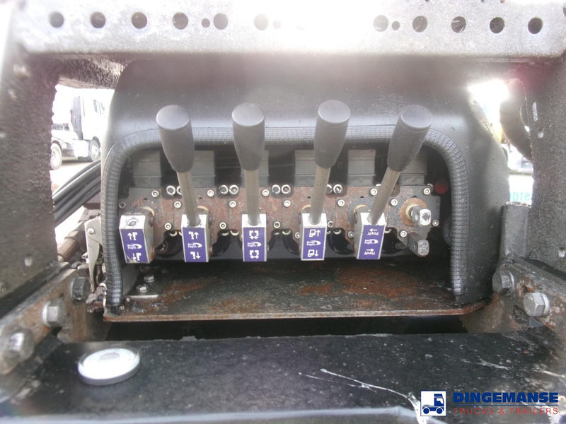 Tovornjak z dvigalom Mercedes-Benz Actros 2663 6x4 Euro 6 loglift F96 crane timber truck: slika 20 Tovornjak z dvigalom Mercedes-Benz Actros 2663 6x4 Euro 6 loglift F96 crane timber truck: slika 20