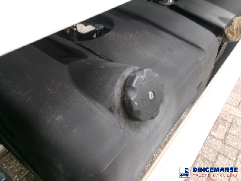 Renault Midlum 280 Dxi 4x2 fuel tank 11.3 m3 / 3 comp - Tovornjak cisterna: slika 5 Renault Midlum 280 Dxi 4x2 fuel tank 11.3 m3 / 3 comp - Tovornjak cisterna: slika 5