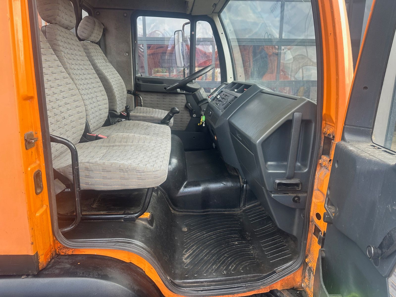 MAN 8.163 Pritsche - Tovornjak s kesonom: slika 5 MAN 8.163 Pritsche - Tovornjak s kesonom: slika 5