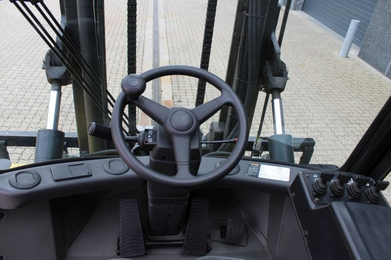 Hyster H9.00XM-6 - Diesel viličar: slika 2 Hyster H9.00XM-6 - Diesel viličar: slika 2