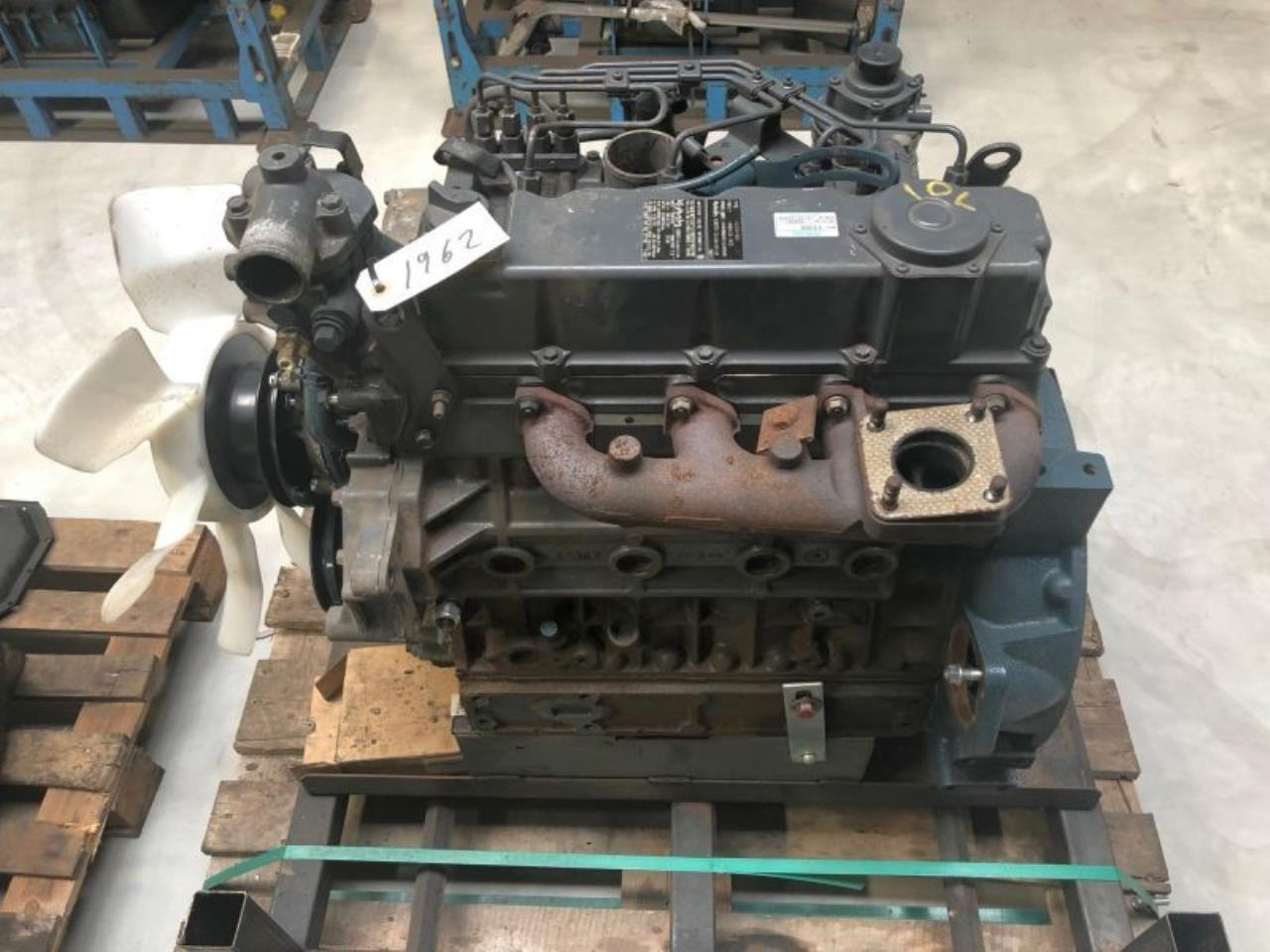 Kubota V3300-EU3 - Motor: slika 2 Kubota V3300-EU3 - Motor: slika 2