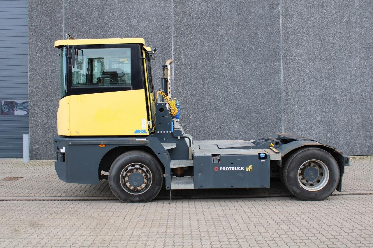 MOL RM255 4X4 - Terminalski traktor: slika 1 MOL RM255 4X4 - Terminalski traktor: slika 1