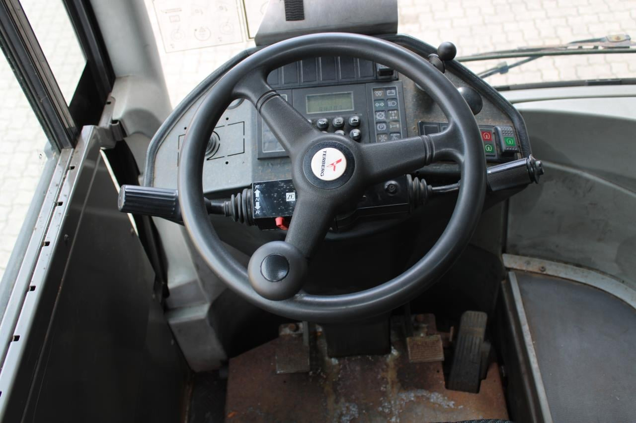 Terberg RT222 - Terminalski traktor: slika 4 Terberg RT222 - Terminalski traktor: slika 4