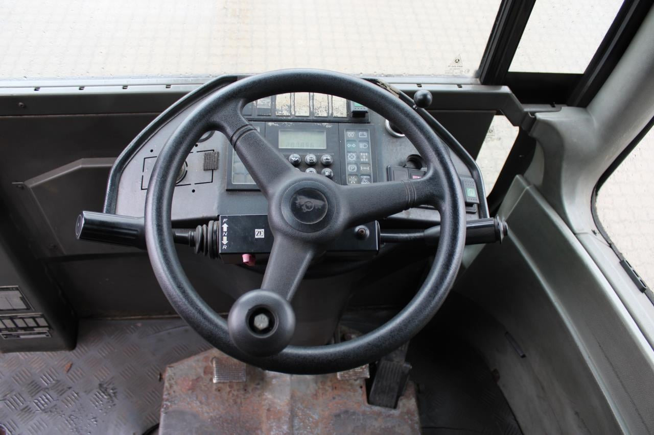 Terberg RT222 - Terminalski traktor: slika 4 Terberg RT222 - Terminalski traktor: slika 4