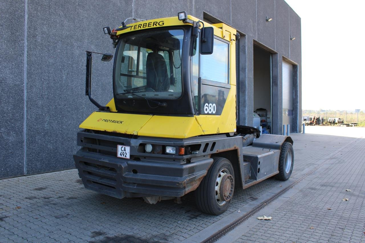 Terberg RT282 - Terminalski traktor: slika 2 Terberg RT282 - Terminalski traktor: slika 2