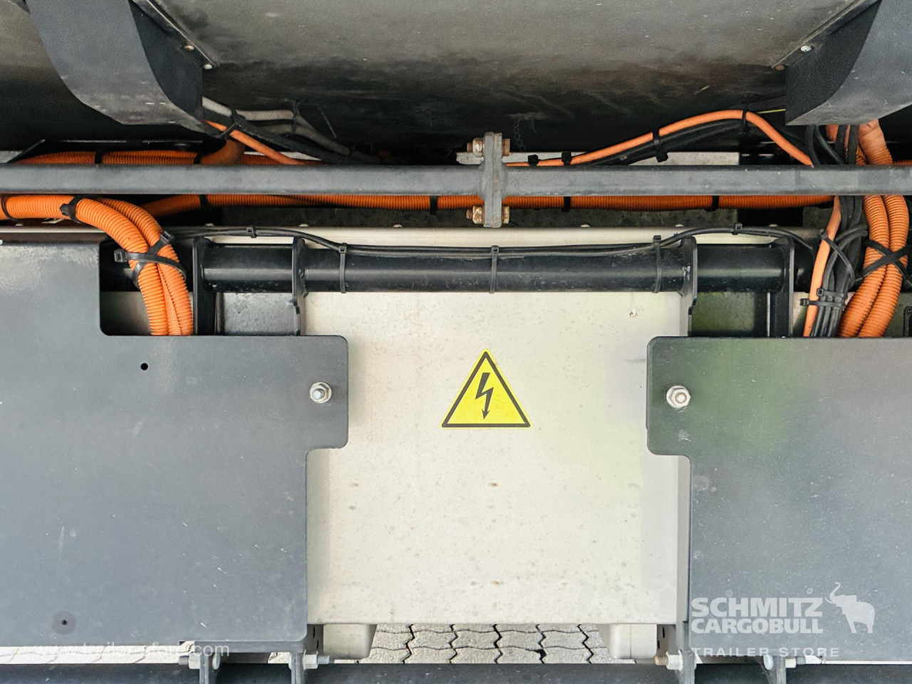 SCHMITZ Auflieger Tiefkühler Standard Taillift - Izotermična polprikolica: slika 2 SCHMITZ Auflieger Tiefkühler Standard Taillift - Izotermična polprikolica: slika 2