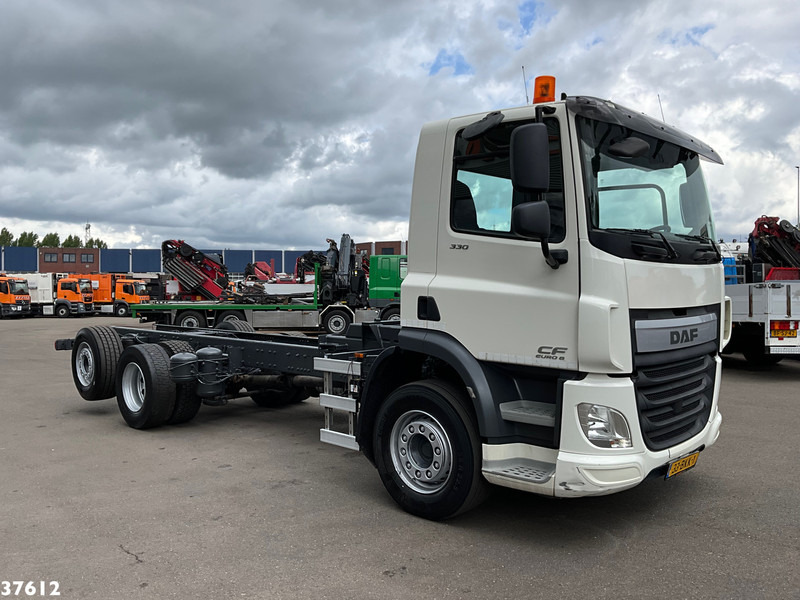 DAF FAN CF 330 Euro 6 Chassis cabine met kraanponton! Just 102.023 km! - Tovornjak-šasija: slika 3 DAF FAN CF 330 Euro 6 Chassis cabine met kraanponton! Just 102.023 km! - Tovornjak-šasija: slika 3