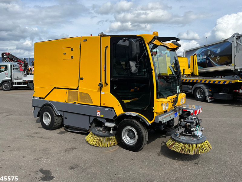 Dulevo 3000 Euro 6 with 3-rd brush - Vozilo za pometanje: slika 4 Dulevo 3000 Euro 6 with 3-rd brush - Vozilo za pometanje: slika 4